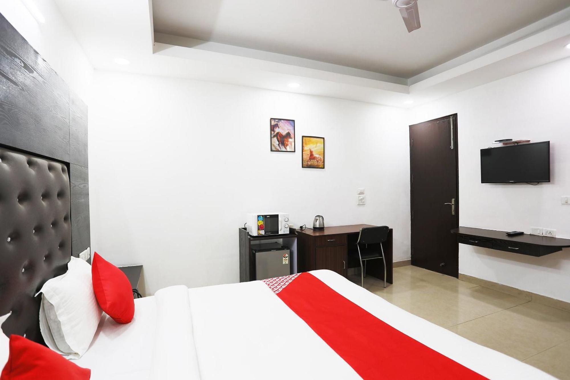 Super Collection O Tipsyy Inn 014 Ґурґаон Екстер'єр фото